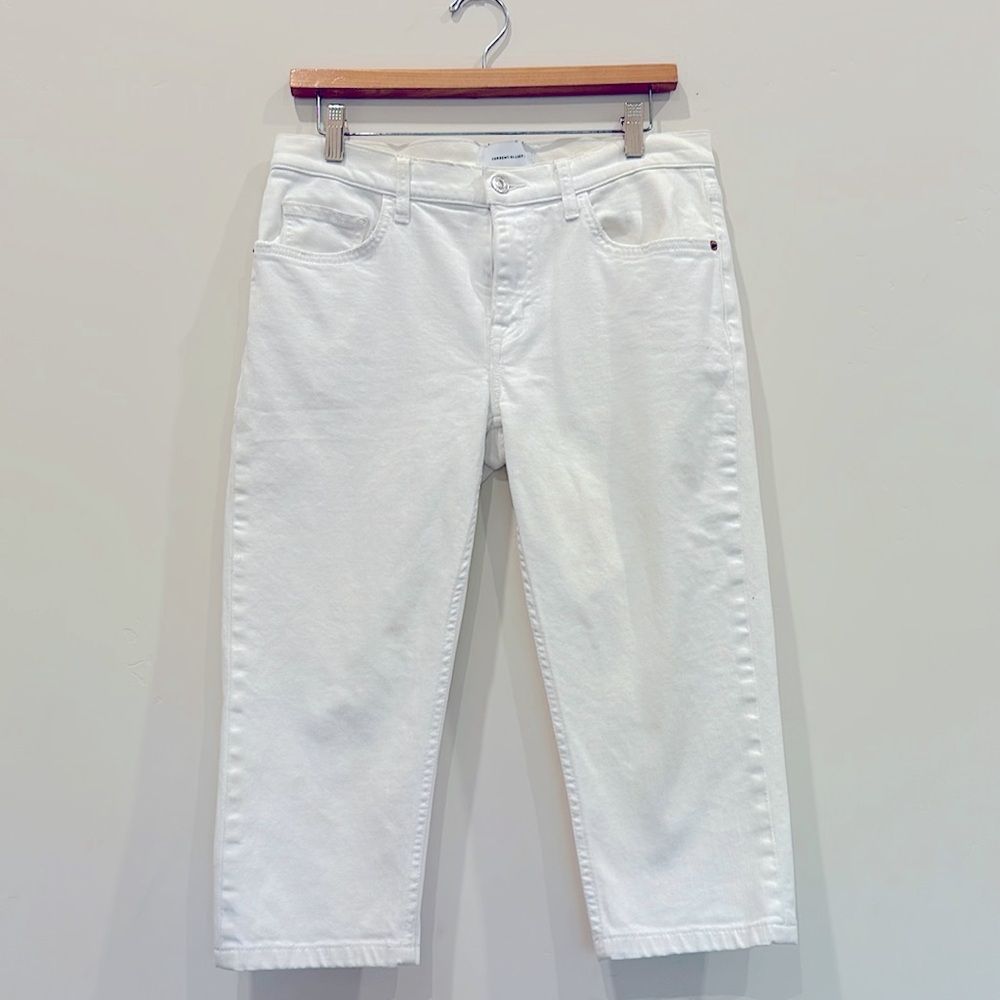 Current/Elliott White 98% Cotton/2%Elastane mid rise Capri length denim jeans.